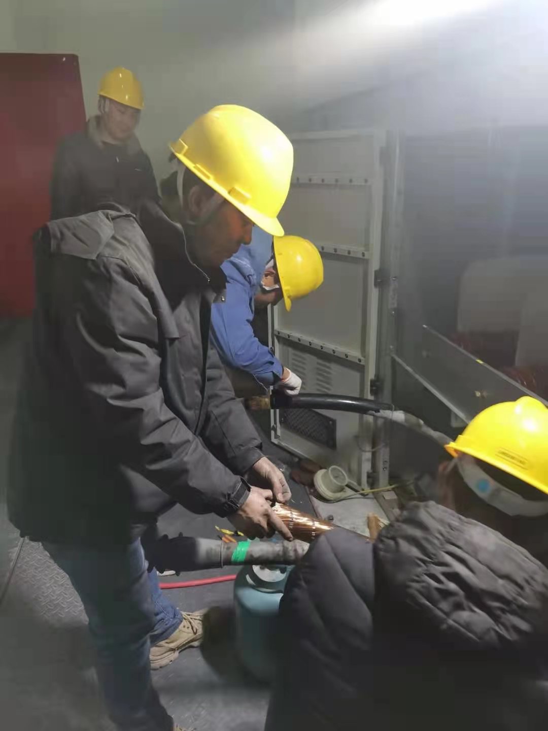 【水發(fā)能源】中穆電站連夜搶修只為除夕萬家燈火1.jpg